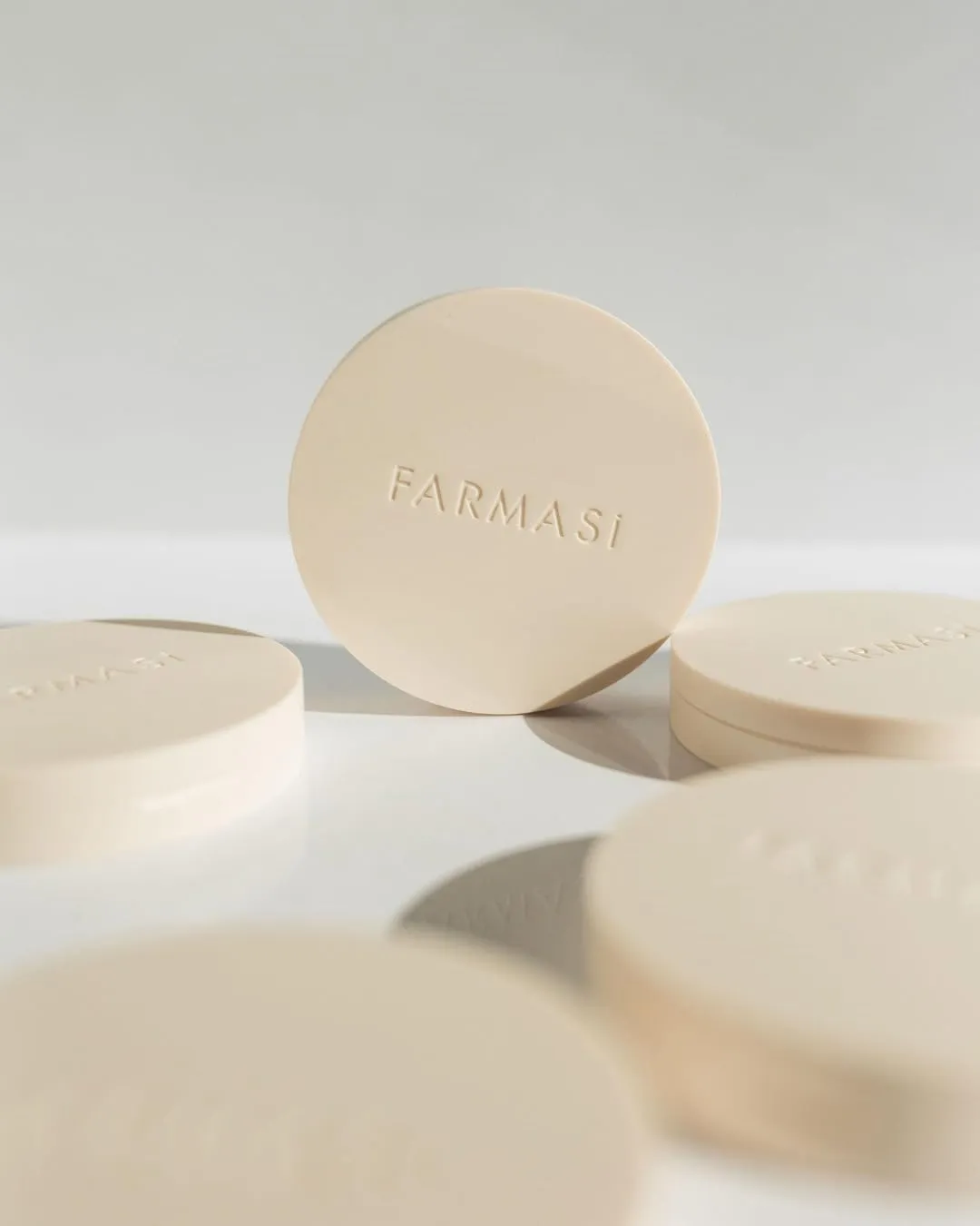 FARMASi Powder Bronzer Blush Skin Makeup, Highly Pigmented, Cushiony Formula with Nourishing Vegetable Squalene and Smooth-Satin Finish, Refreshing Moisture Boost 0.4 Fl Oz /12g -01 St. Tropez