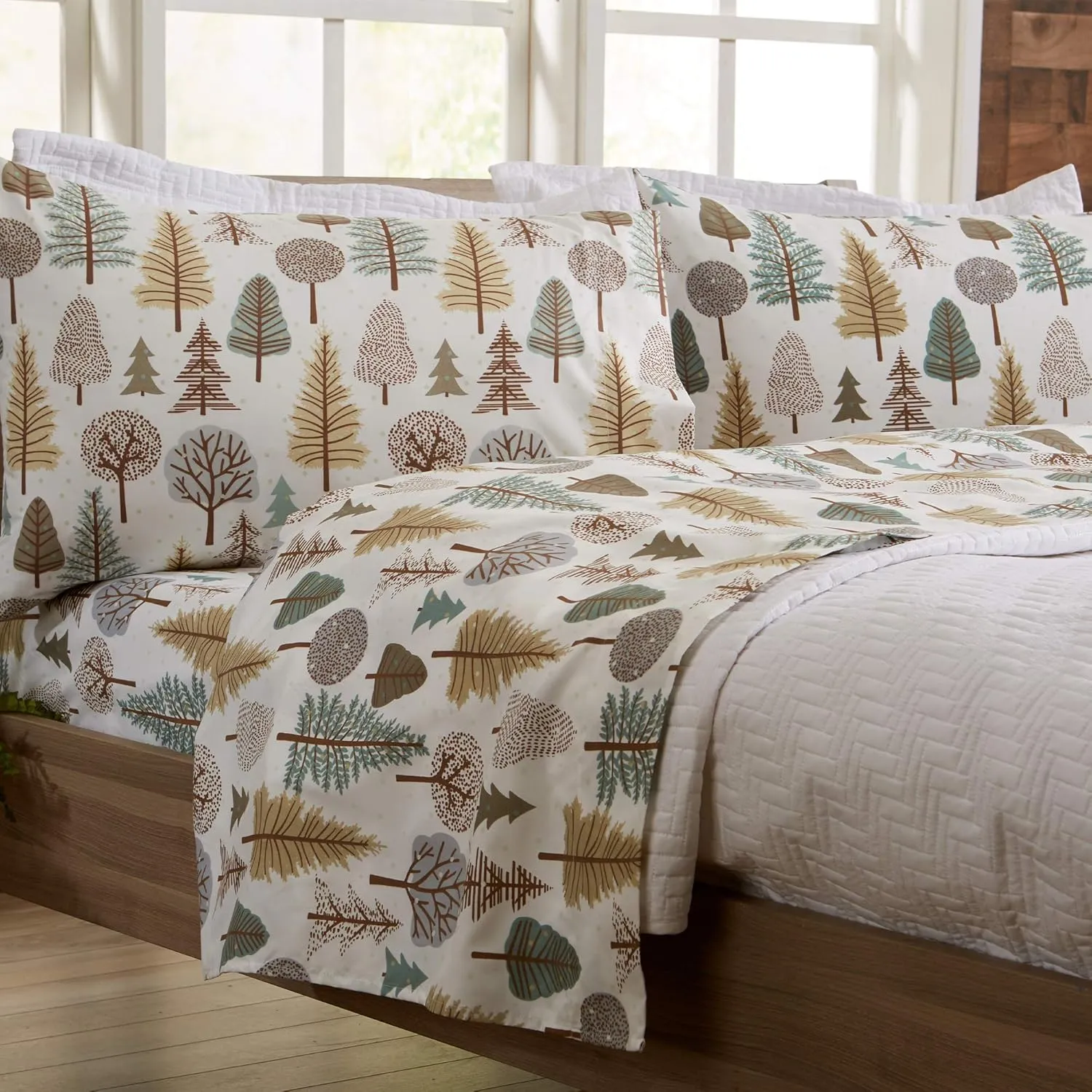 Great Bay Home 4-Piece Full Microfiber Sheet Set | Lodge-Printed, Ultra-Soft Sheets | Wrinkle & Fade-Resistant Patterns Drawn from Nature | All-Season Bedding Sheets & Pillowcases (Full, Forest Trail)