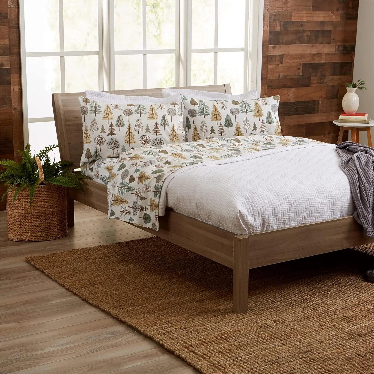 Great Bay Home 4-Piece Full Microfiber Sheet Set | Lodge-Printed, Ultra-Soft Sheets | Wrinkle & Fade-Resistant Patterns Drawn from Nature | All-Season Bedding Sheets & Pillowcases (Full, Forest Trail)