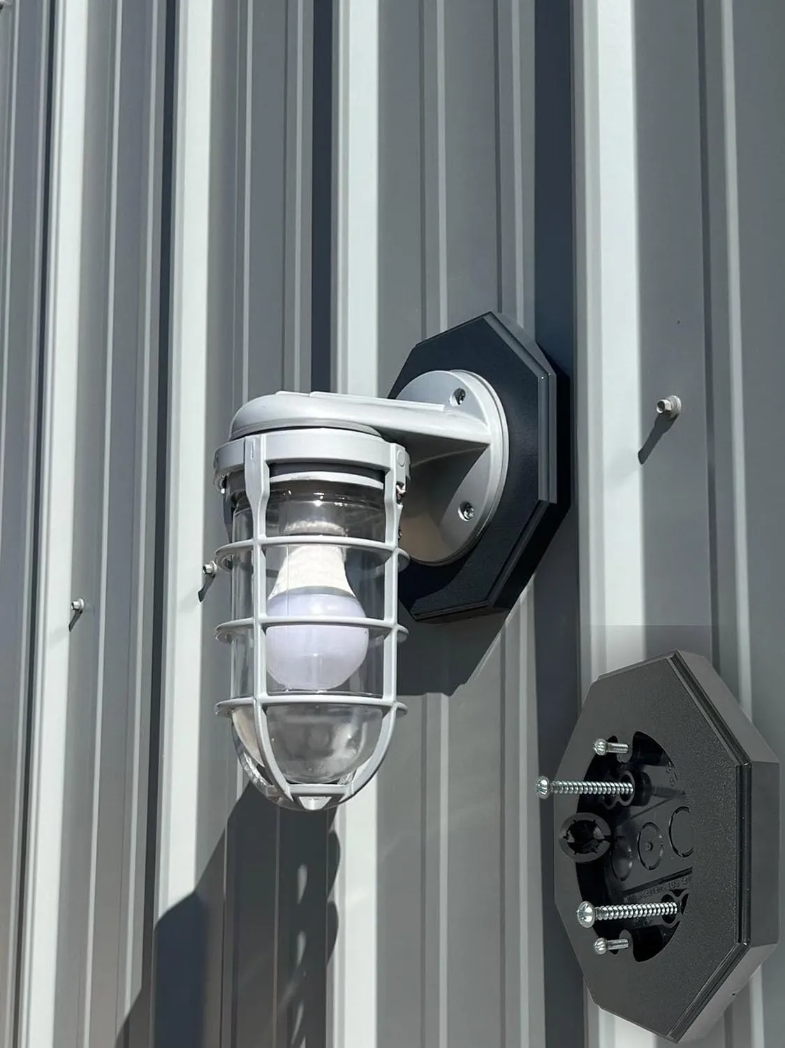 iMBAPrice IMBA-8161-BK-2 (2-Pack) Vertical Siding Lamp Octagon Mounting Kit with Built-in Box for Outdoor Smooth Flat Surface, Black