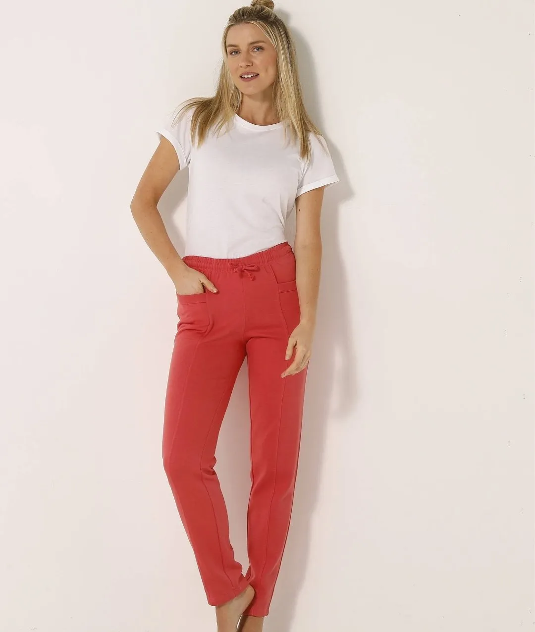 Jogger pants with elasticated waistband