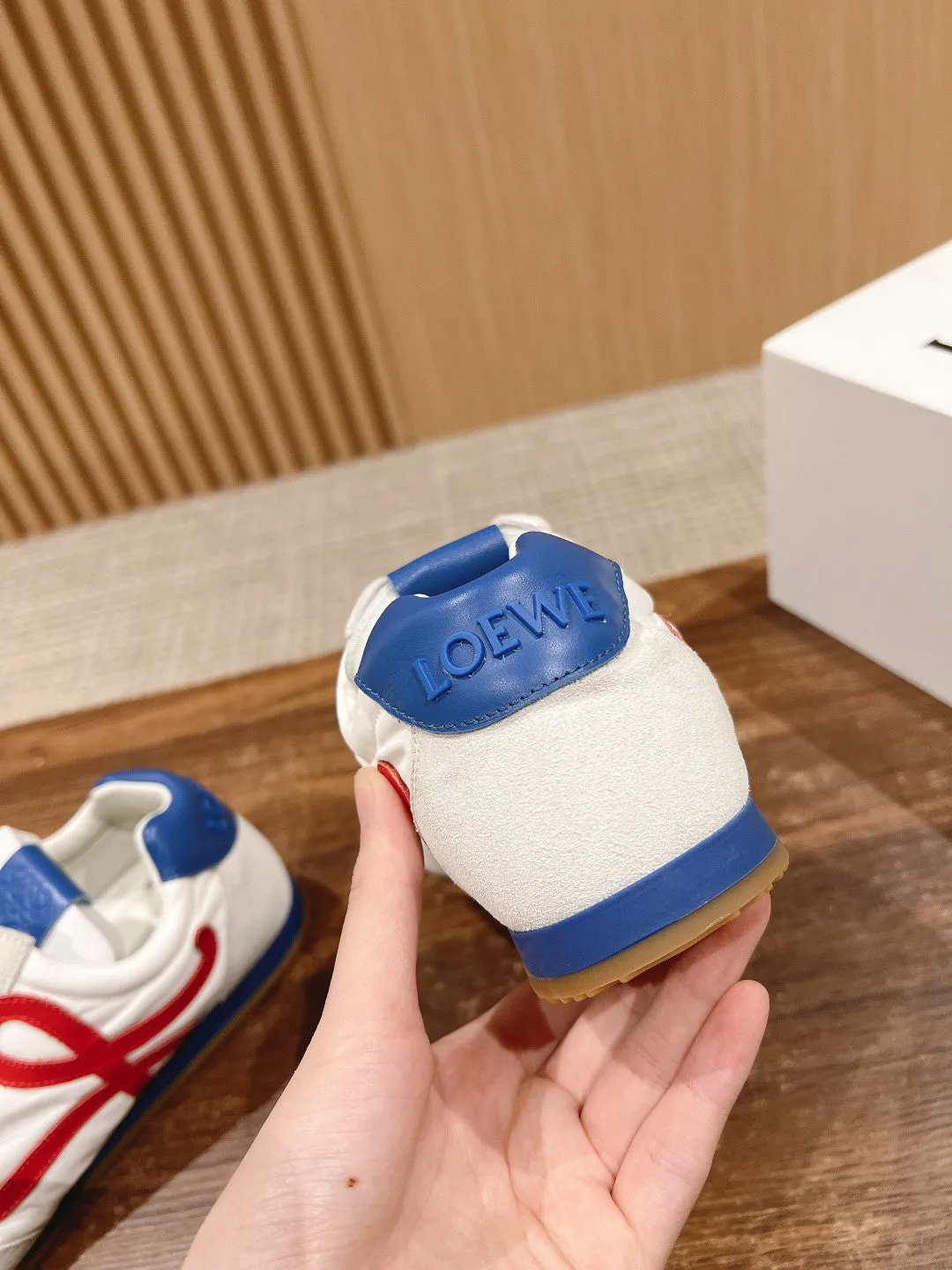 LE Big head sports shoes