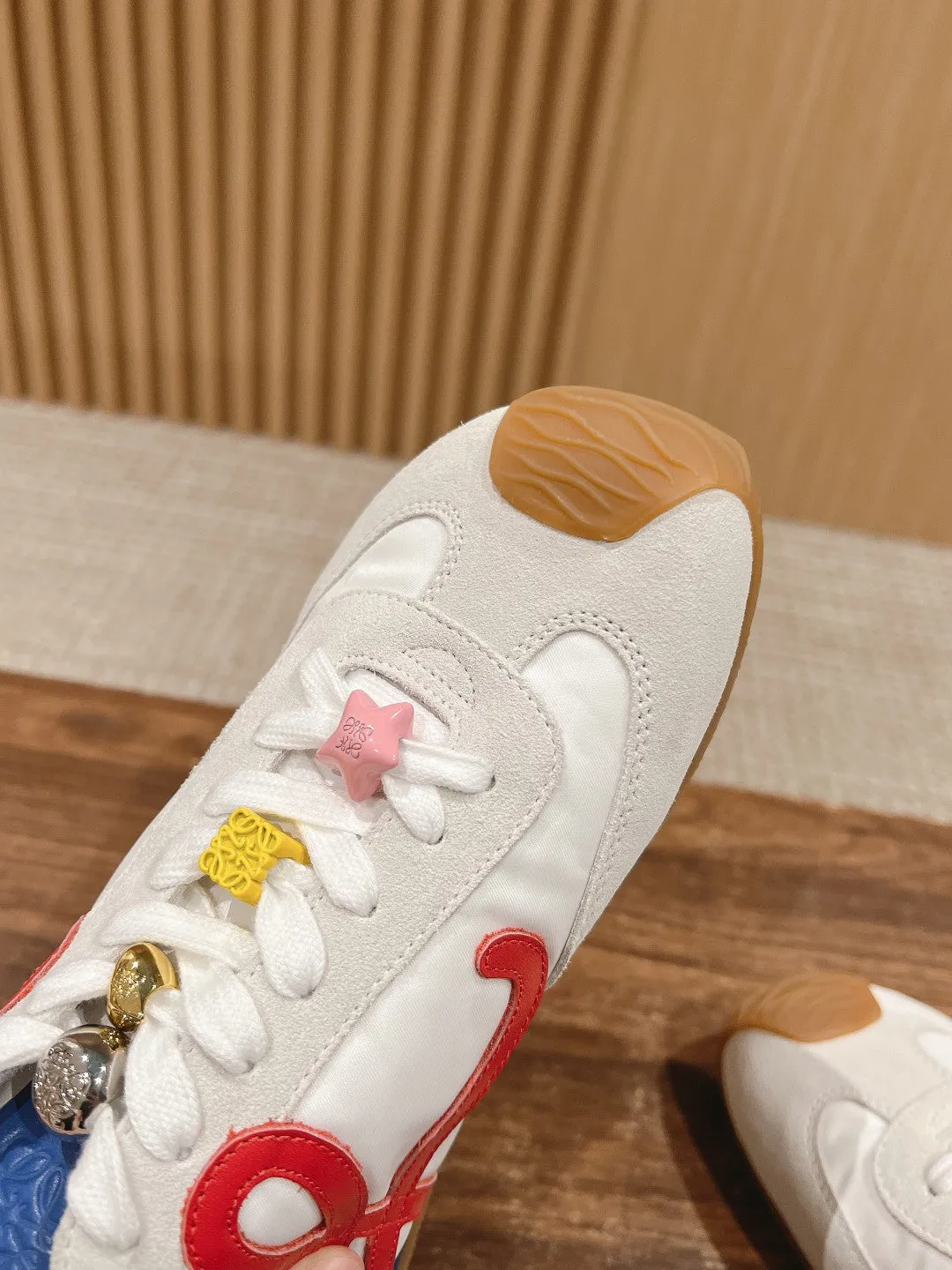 LE Big head sports shoes