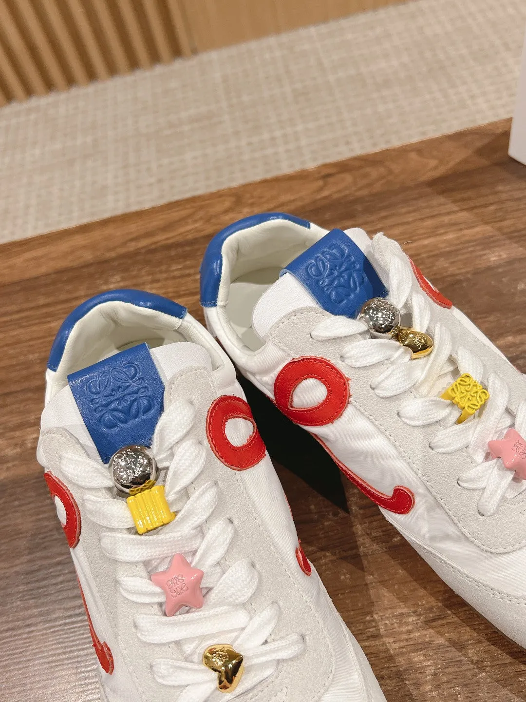 LE Big head sports shoes