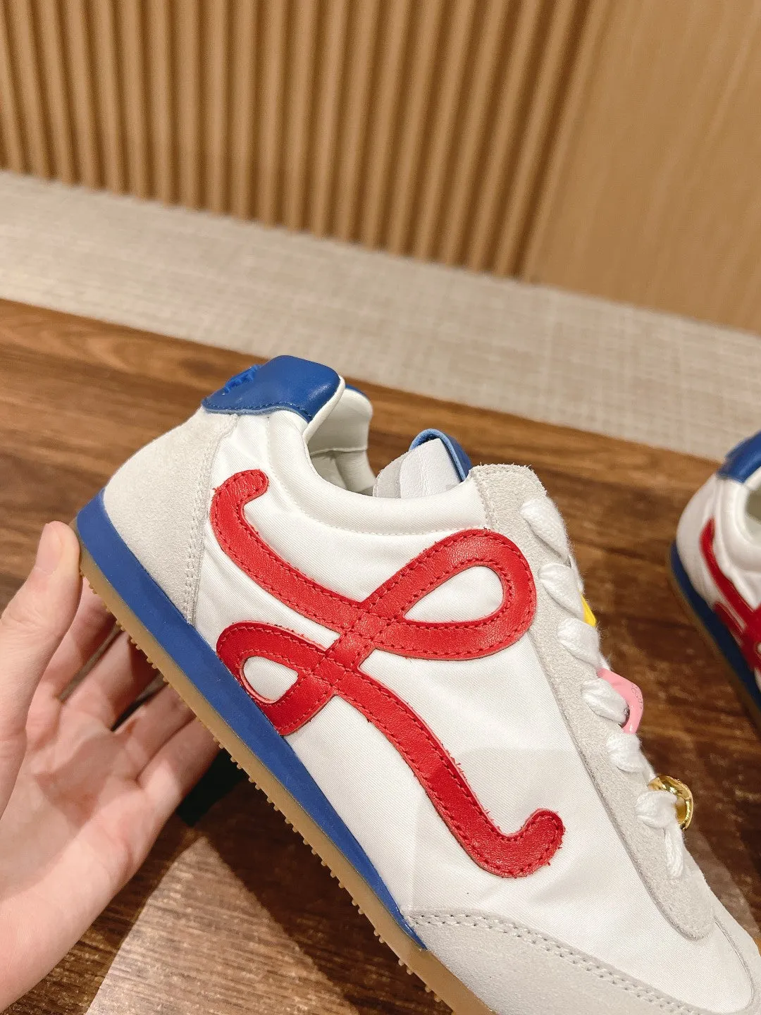 LE Big head sports shoes