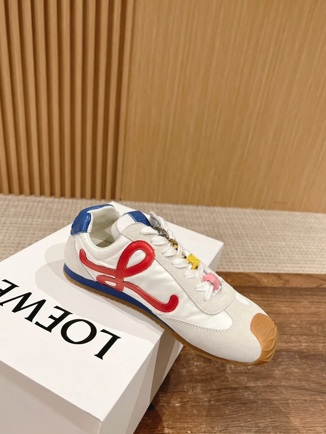LE Big head sports shoes