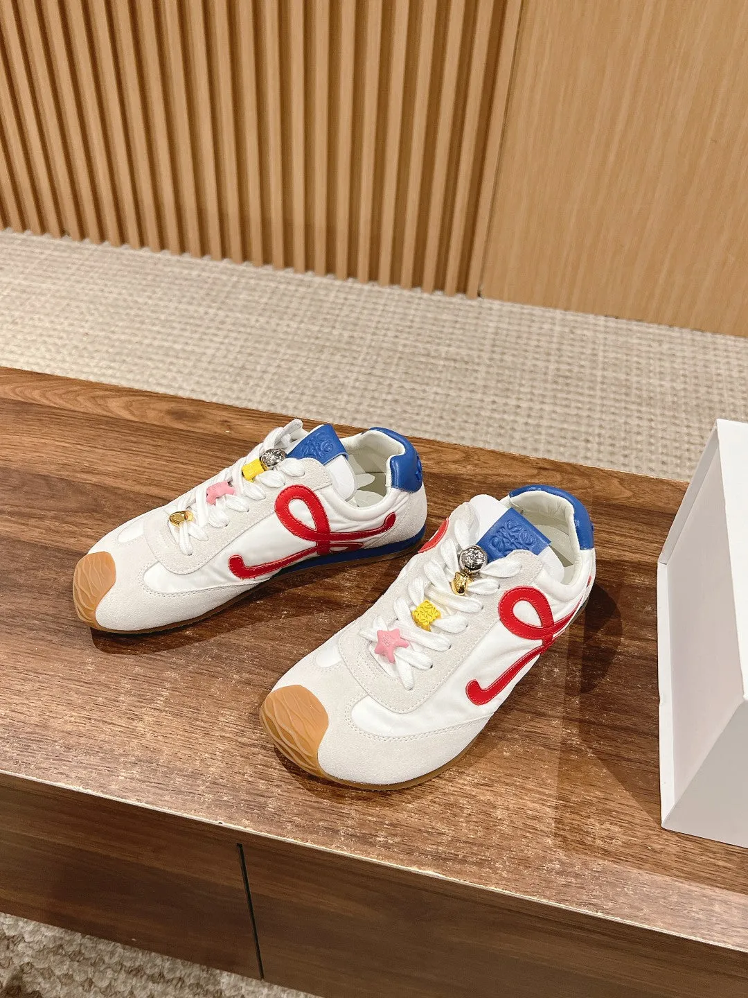LE Big head sports shoes