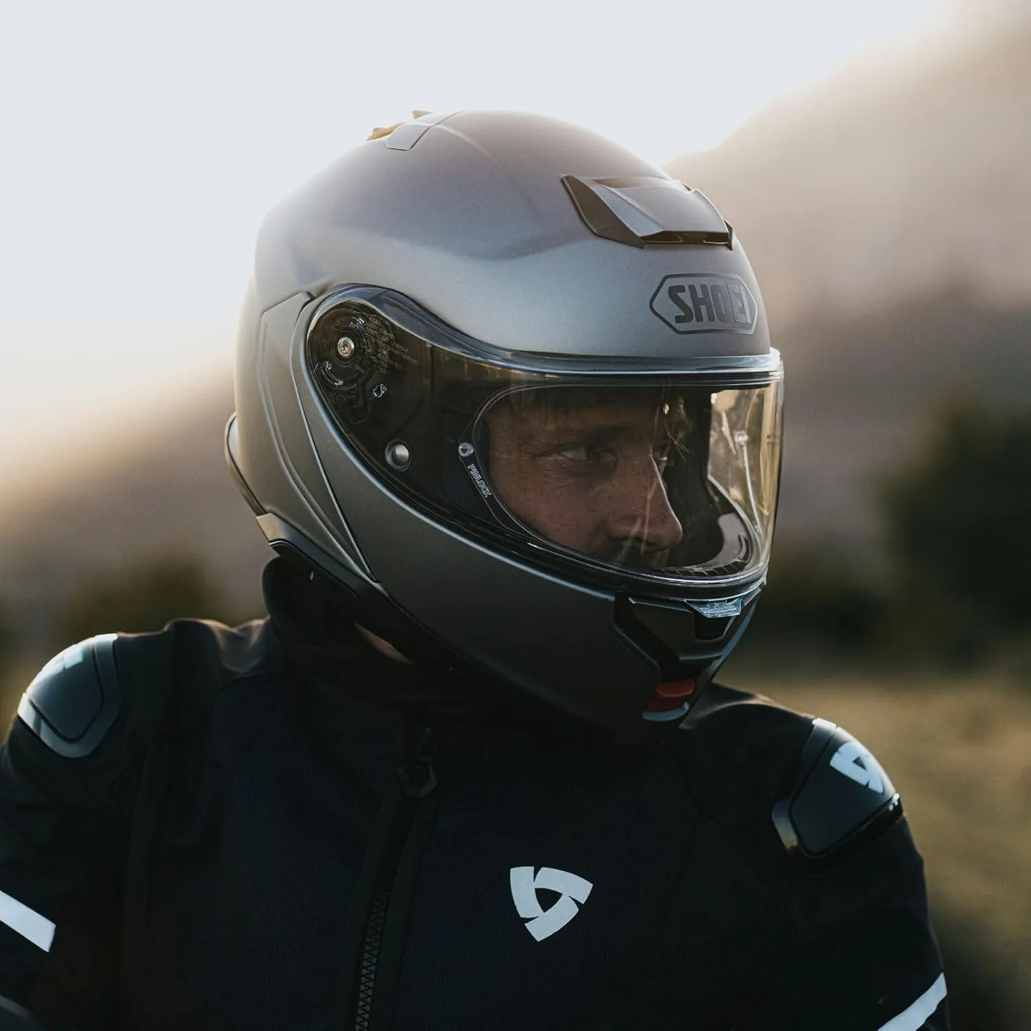 Shoei Neotec 3
