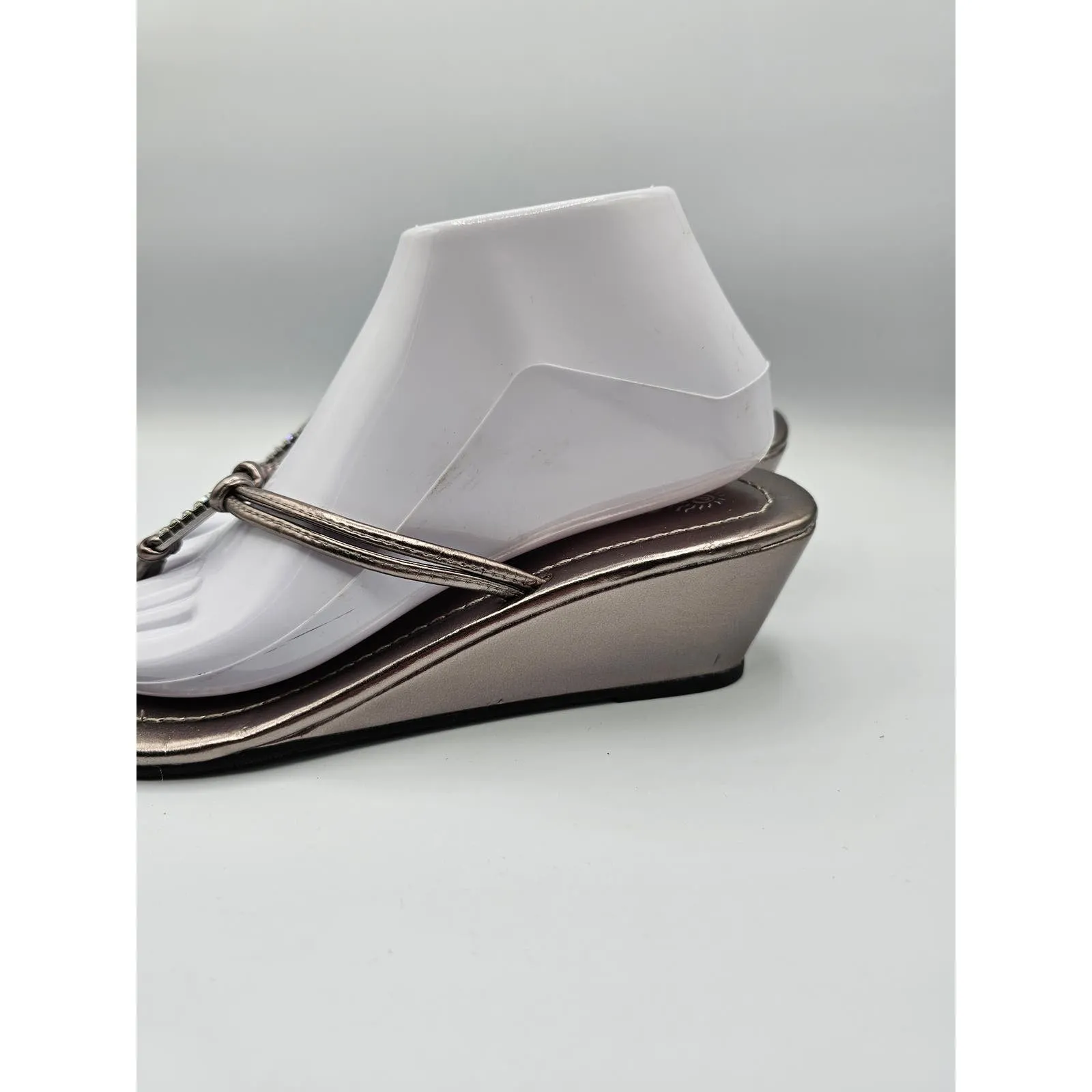 Sun Dance Womens Sz 9 Slip On Flip Flop Wedge Sandals Silver Bronze