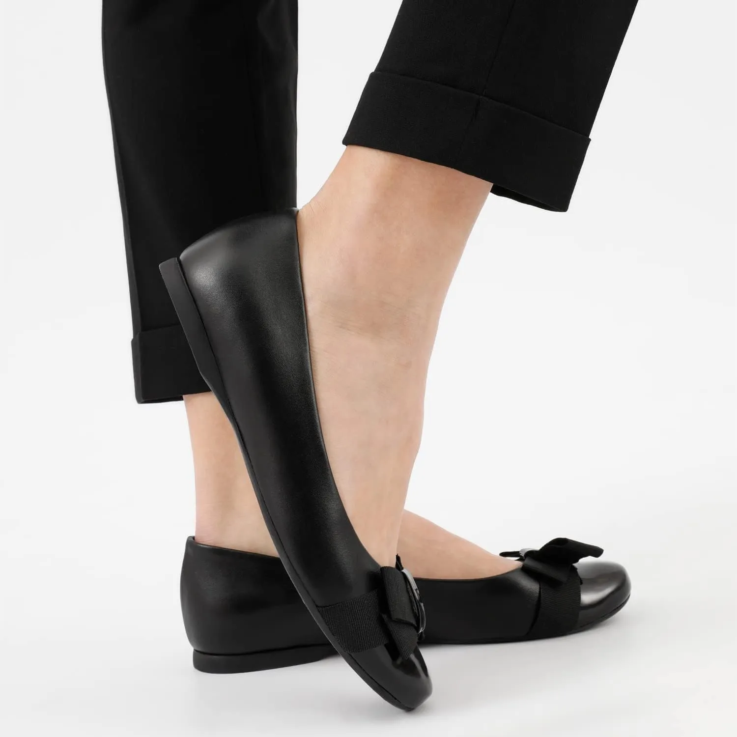 Women's Ballet Flats/Flat Sole/Classic and Elegant/Leather Shoes/Fashionable Balerina Shoes - 44009-71, Black