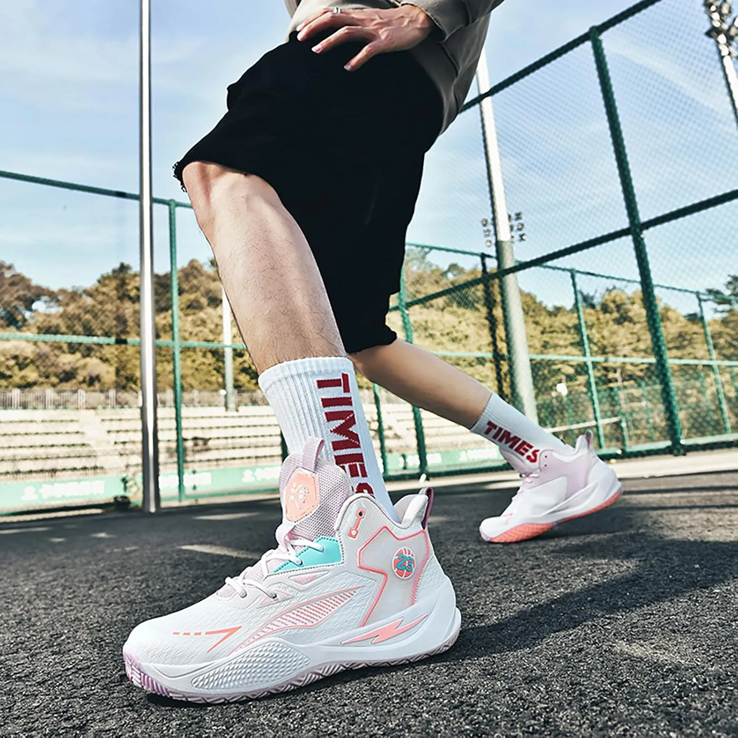 Women's Men's High-Top Basketball Shoes Breathable Anti-Slip and Wear-Resistant Soles Running Shoes Graffiti Design Fashionable Sports Shoes