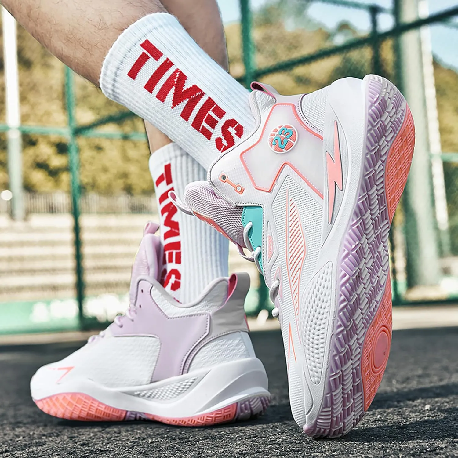 Women's Men's High-Top Basketball Shoes Breathable Anti-Slip and Wear-Resistant Soles Running Shoes Graffiti Design Fashionable Sports Shoes
