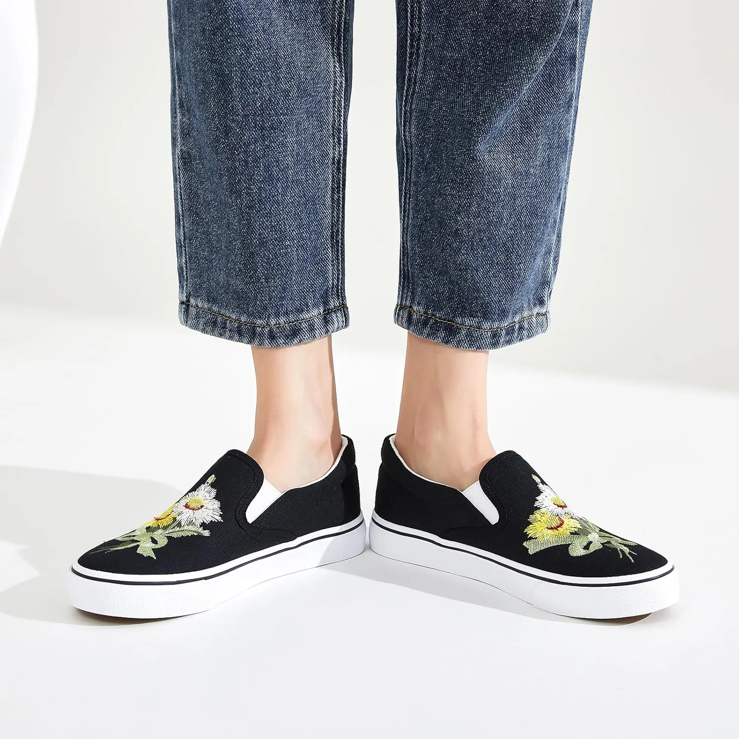Women's Slip on Shoes Canvas Sneakers Loafers Non Slip Shoes Low Top Casual Shoes