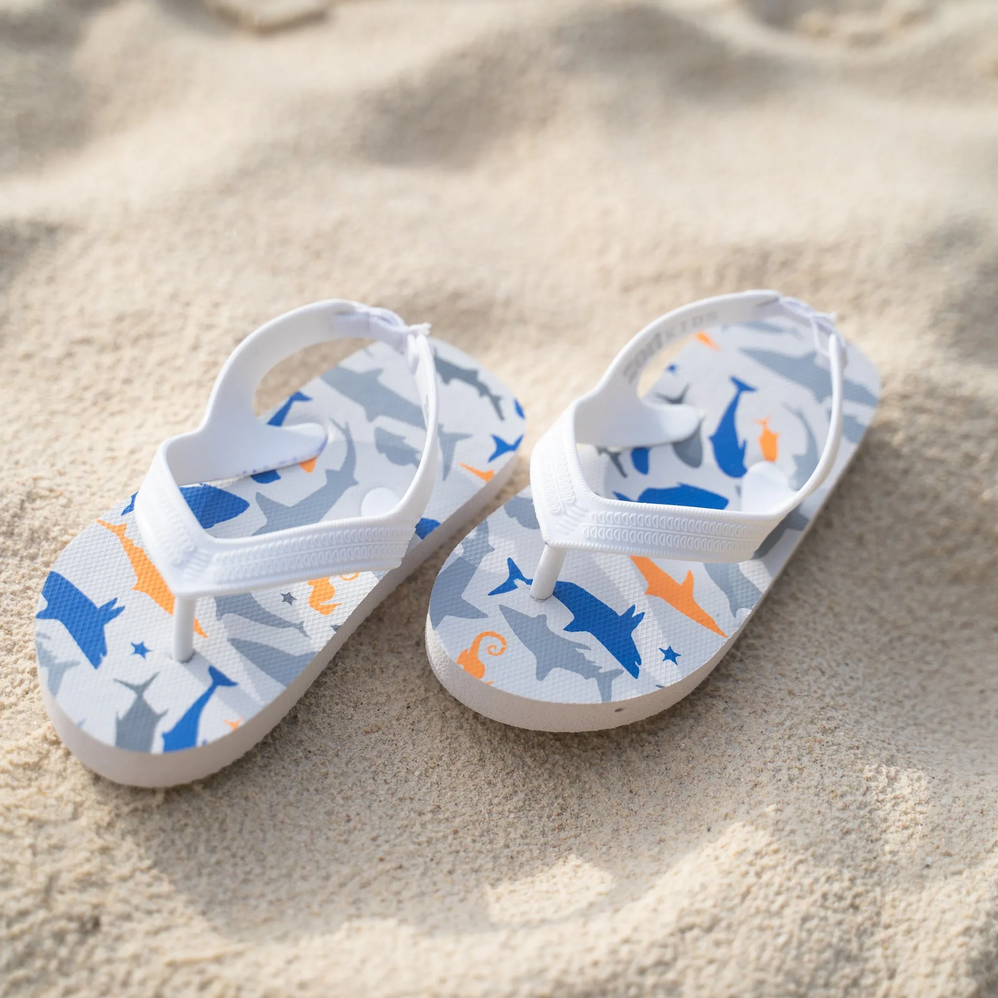 Zori Kids Flip Flops in White Shark
