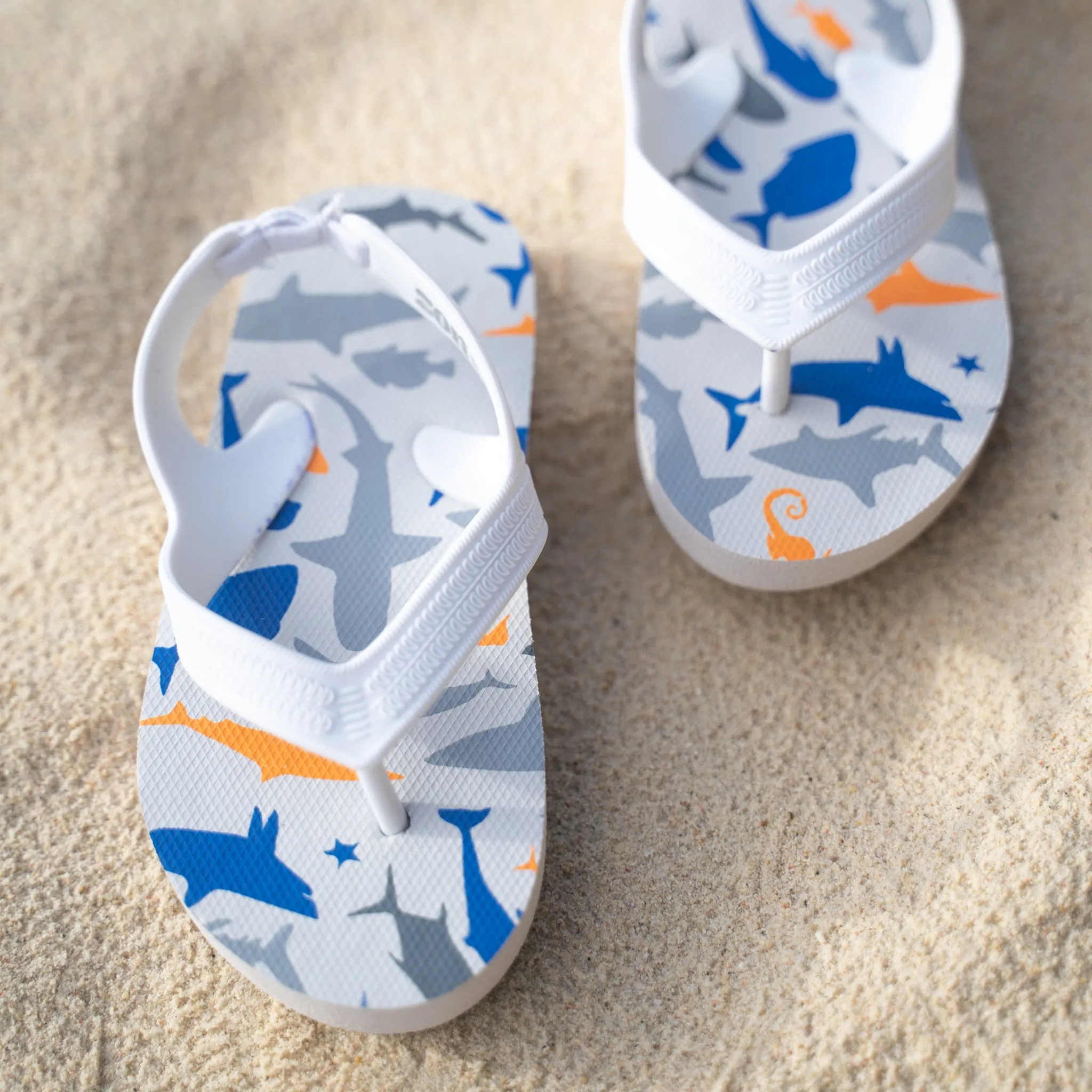 Zori Kids Flip Flops in White Shark